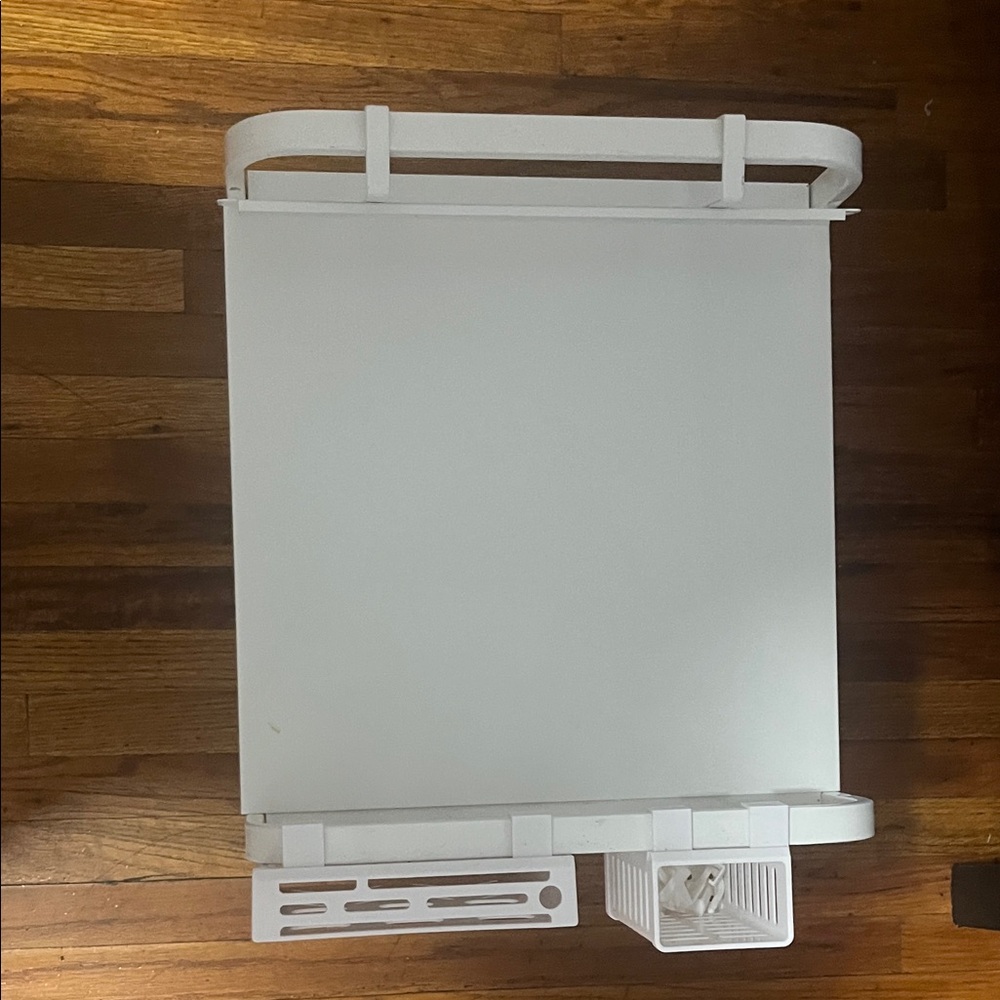 White dish holder